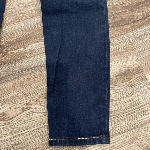 Guess power curvy mid-wash jeans. mid rise, worn once or twice. - Picture 7 of 8